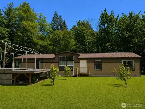 1611 E North Bay Rd, Allyn, WA 98524