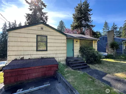 15833 15th Ave NE, Shoreline, WA 98155