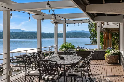 2240 W Lake Sammamish Pkwy NE, Redmond, WA 98052