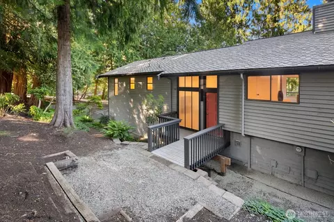 2807 NE 183rd St, Lake Forest Park, WA 98155