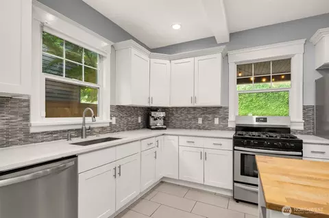 Kitchen - 325 23rd Ave E, Seattle, WA 98112 photo 3 of 5