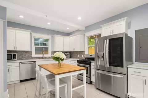 Kitchen - 325 23rd Ave E, Seattle, WA 98112 photo 1 of 5