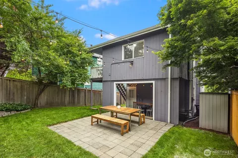 Exterior - 325 23rd Ave E, Seattle, WA 98112 photo 7 of 8