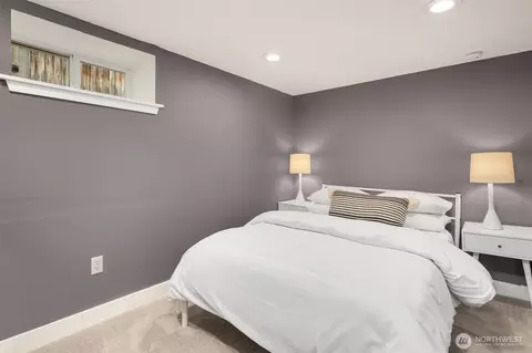 Bedroom - 325 23rd Ave E, Seattle, WA 98112 photo 1 of 8