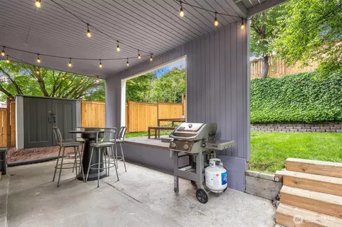 Exterior - 325 23rd Ave E, Seattle, WA 98112 photo 4 of 8