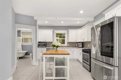 Kitchen - 325 23rd Ave E, Seattle, WA 98112 photo 4 of 5