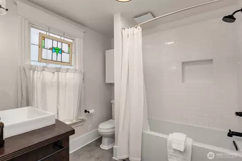 Bath - 325 23rd Ave E, Seattle, WA 98112 photo 3 of 5