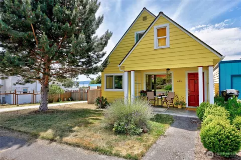 425 Walker St, Port Townsend, WA 98368