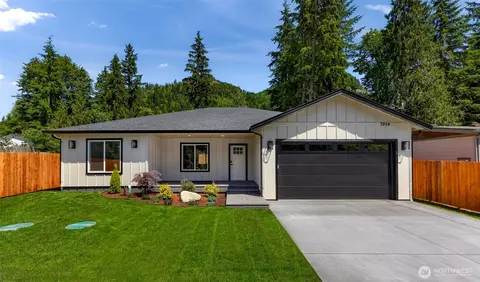 7934 Oregon Trl, Maple Falls, WA 98266