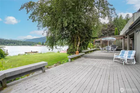 859 E Lake Samish Dr, Bellingham, WA 98229