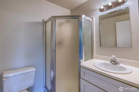 Bath - 178 Lovers Ln #A206, Eastsound, WA 98245 photo 1 of 2
