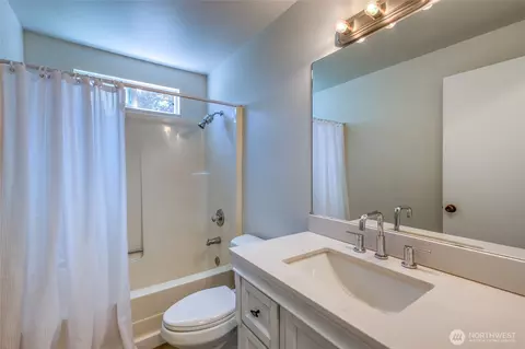 Bath - 178 Lovers Ln #A206, Eastsound, WA 98245 photo 2 of 2