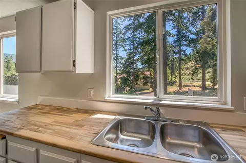 Kitchen - 178 Lovers Ln #A206, Eastsound, WA 98245 photo 3 of 3