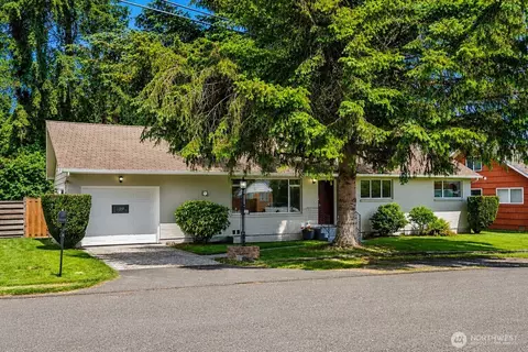1235 Warner St NE, Olympia, WA 98516