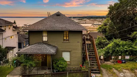 631 N Forest St, Bellingham, WA 98225