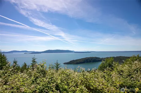 1543 Chuckanut Crest Dr, Bellingham, WA 98229