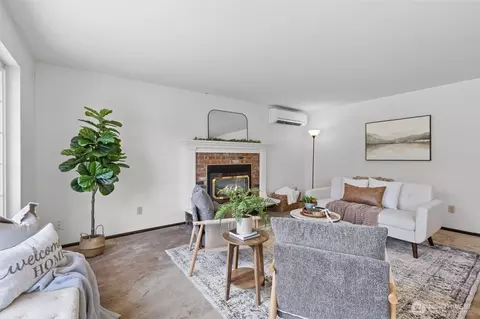 Living - 14906 110th Ave NE, Bothell, WA 98011 photo 3 of 6