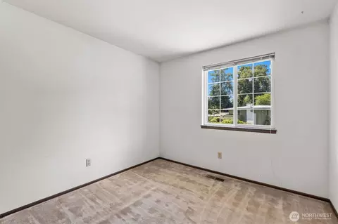 Bedroom - 14906 110th Ave NE, Bothell, WA 98011 photo 4 of 7