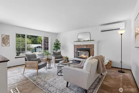 Living - 14906 110th Ave NE, Bothell, WA 98011 photo 1 of 6