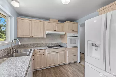 Kitchen - 14906 110th Ave NE, Bothell, WA 98011 photo 3 of 3