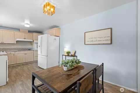 Dining - 14906 110th Ave NE, Bothell, WA 98011 photo 3 of 4