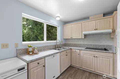 Kitchen - 14906 110th Ave NE, Bothell, WA 98011 photo 2 of 3