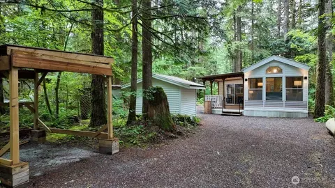 180 Big River Blvd E, Deming, WA 98244