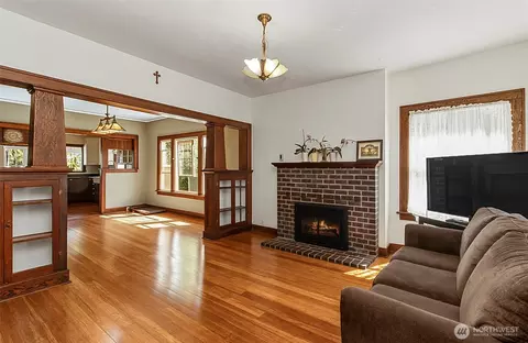 Living - 2605 21st St, Everett, WA 98201 photo 5 of 6