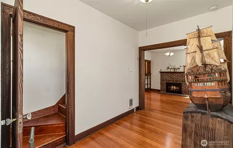 Entry Way - 2605 21st St, Everett, WA 98201 photo 2 of 3