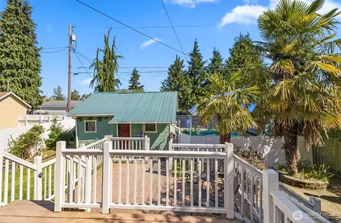 Exterior - 2605 21st St, Everett, WA 98201 photo 6 of 13