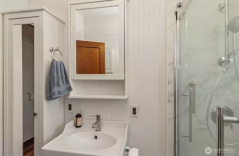 Bath - 2605 21st St, Everett, WA 98201 photo 1 of 2