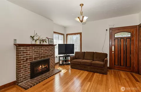 Living - 2605 21st St, Everett, WA 98201 photo 3 of 6
