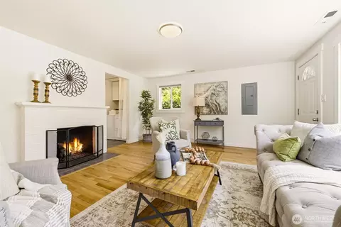 2722 NE Blakeley St, Seattle, WA 98105