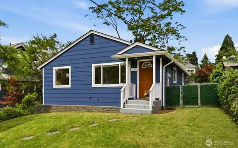 2722 NE Blakeley St, Seattle, WA 98105