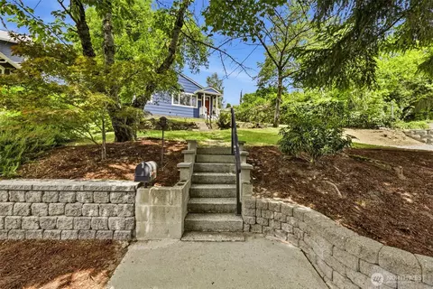 2722 NE Blakeley St, Seattle, WA 98105