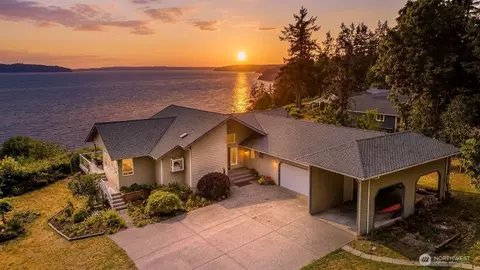 4098 S Camano Dr, Camano Island, WA 98282