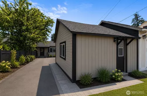 Exterior - 2512 Cedar St, Everett, WA 98201 photo 6 of 8