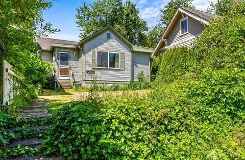 Exterior - 2512 Cedar St, Everett, WA 98201 photo 8 of 9