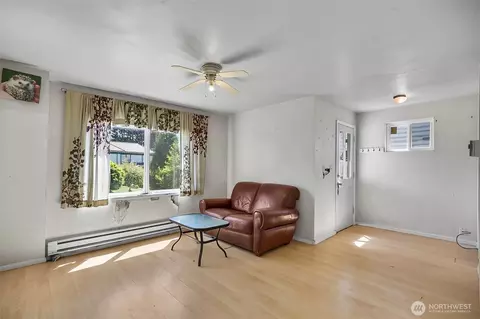 Living - 2512 Cedar St, Everett, WA 98201 photo 3 of 4