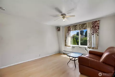 Living - 2512 Cedar St, Everett, WA 98201 photo 1 of 4