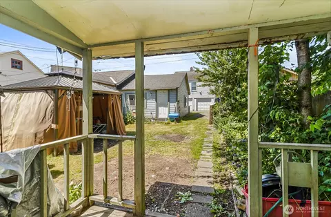 Exterior - 2512 Cedar St, Everett, WA 98201 photo 2 of 9