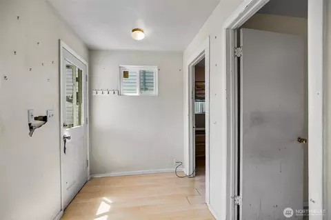 Entry Way - 2512 Cedar St, Everett, WA 98201 photo 1 of 2