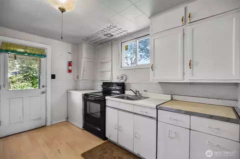 Kitchen - 2512 Cedar St, Everett, WA 98201 photo 1 of 2