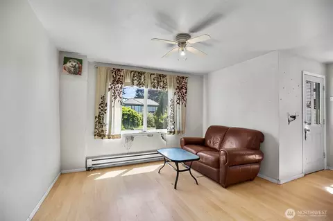 Living - 2512 Cedar St, Everett, WA 98201 photo 2 of 4