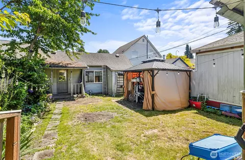 Exterior - 2512 Cedar St, Everett, WA 98201 photo 5 of 9