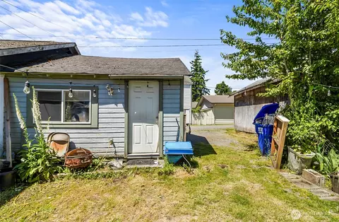 Exterior - 2512 Cedar St, Everett, WA 98201 photo 6 of 9