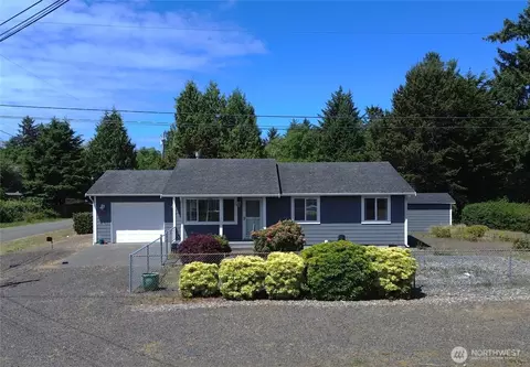 731 S Broadway St, Westport, WA 98595
