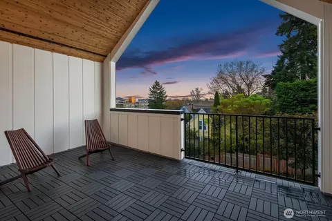 1806 E Mercer St, Seattle, WA 98112