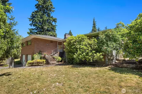 8725 Maple Ln, Edmonds, WA 98026