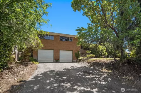 8725 Maple Ln, Edmonds, WA 98026